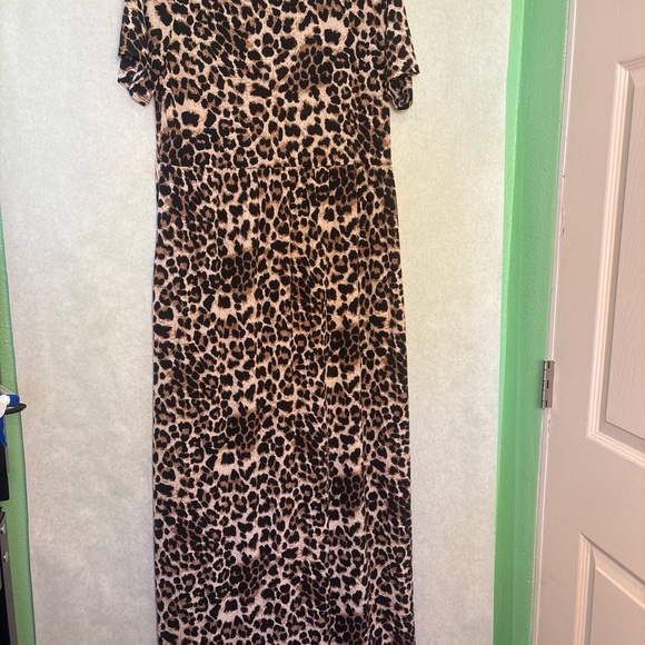 HEIMISH USA Dresses & Skirts - HEIMISH USA Animal Print Dress Size XL With Pockets